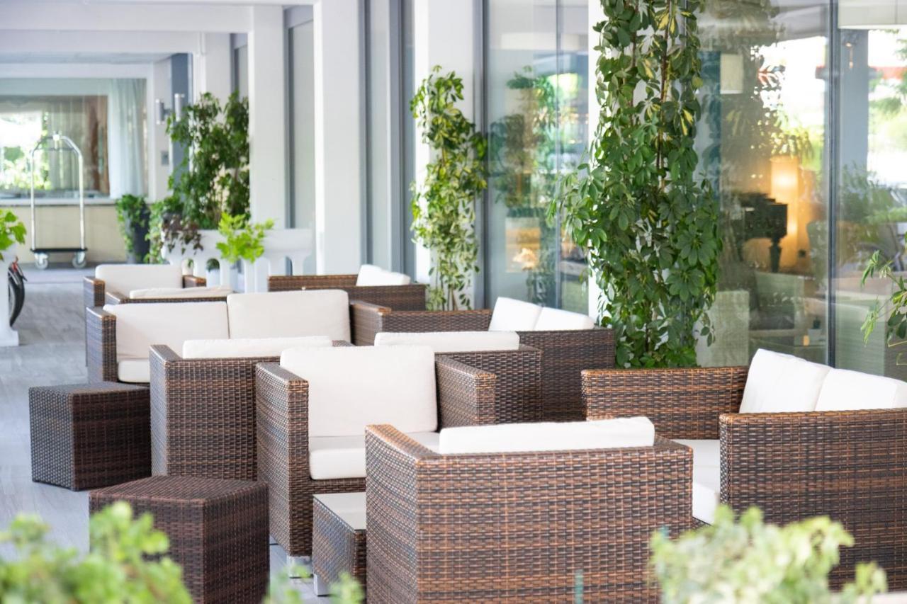 Hotel Al Cigno Lignano Sabbiadoro Exteriör bild