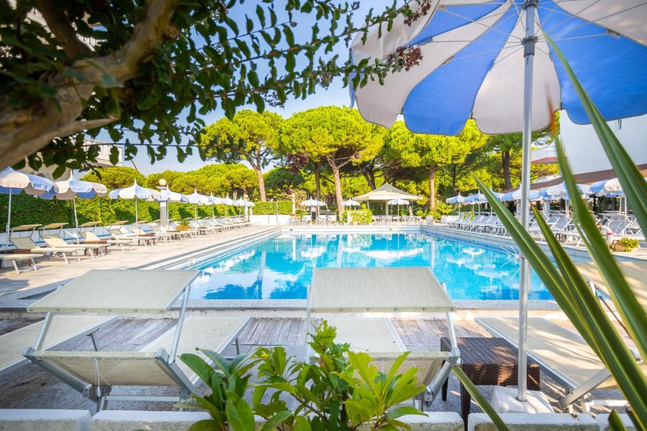 Hotel Al Cigno Lignano Sabbiadoro Exteriör bild