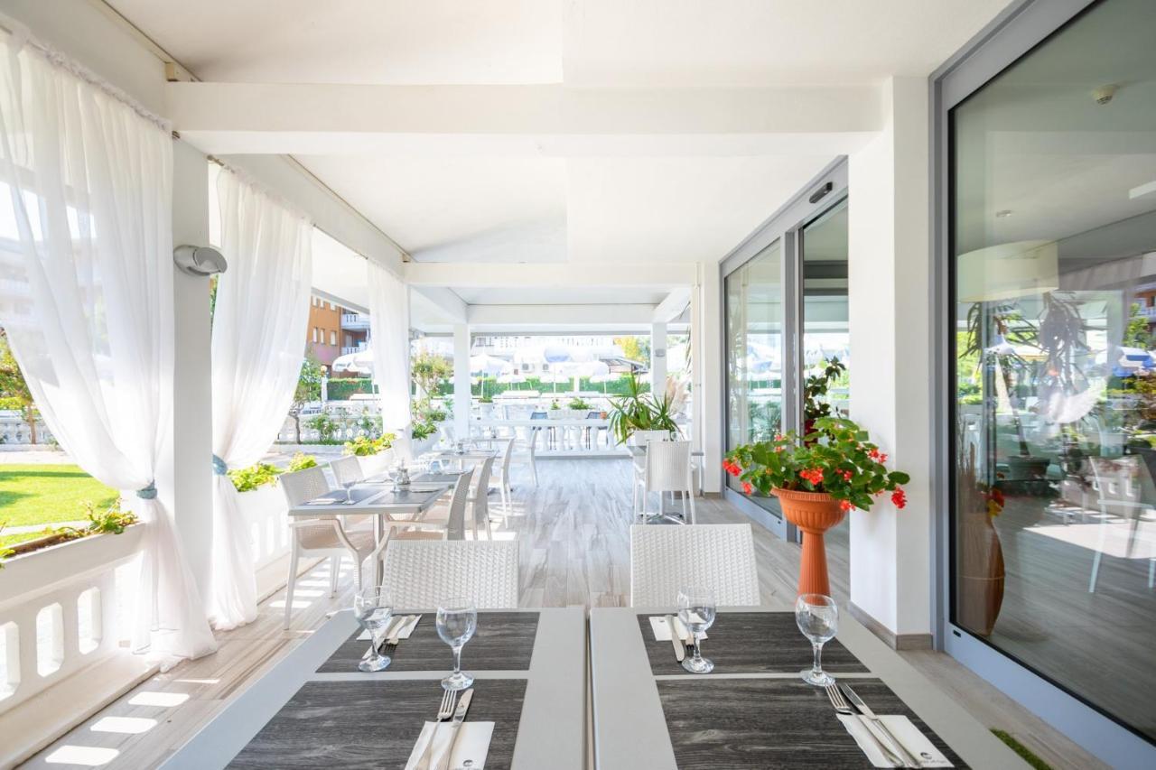 Hotel Al Cigno Lignano Sabbiadoro Exteriör bild