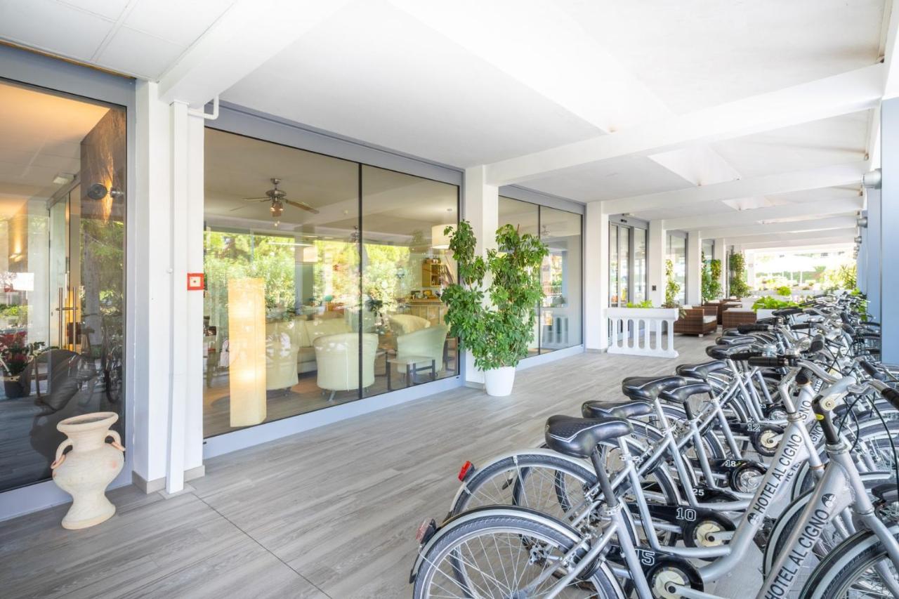 Hotel Al Cigno Lignano Sabbiadoro Exteriör bild