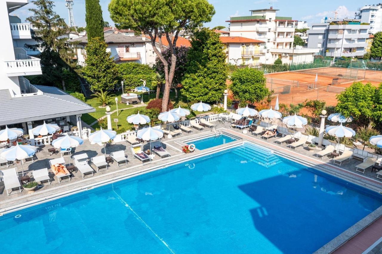 Hotel Al Cigno Lignano Sabbiadoro Exteriör bild