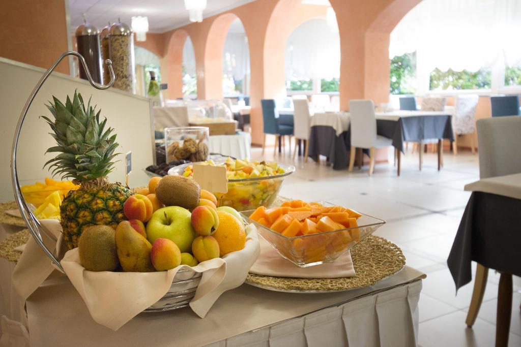 Hotel Al Cigno Lignano Sabbiadoro Exteriör bild