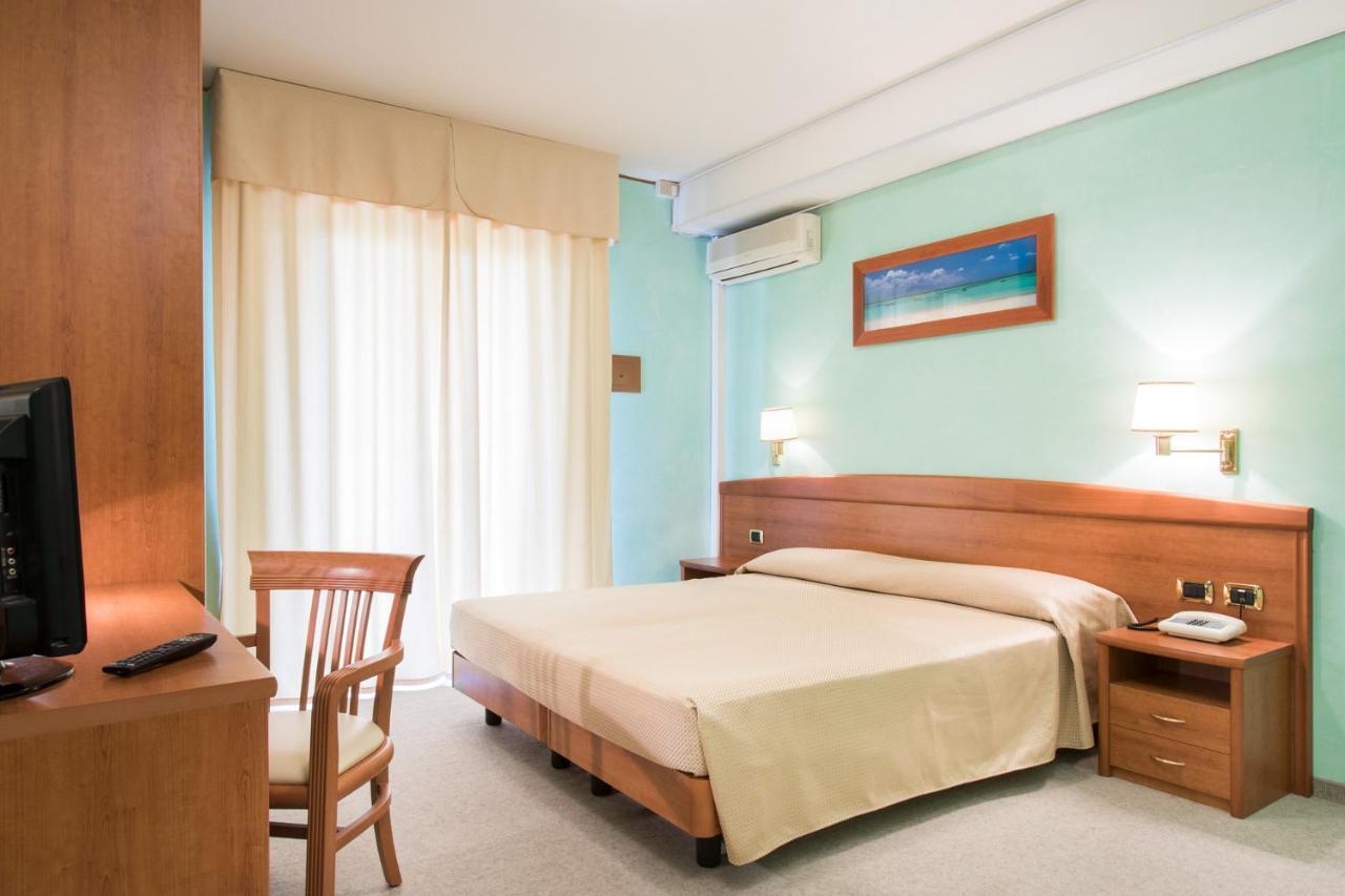 Hotel Al Cigno Lignano Sabbiadoro Exteriör bild
